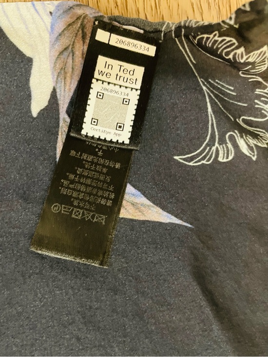 Ted Baker Dyanna Decadence Long Scarf. 

Crafted from 100% silk - Picture 9 of 12